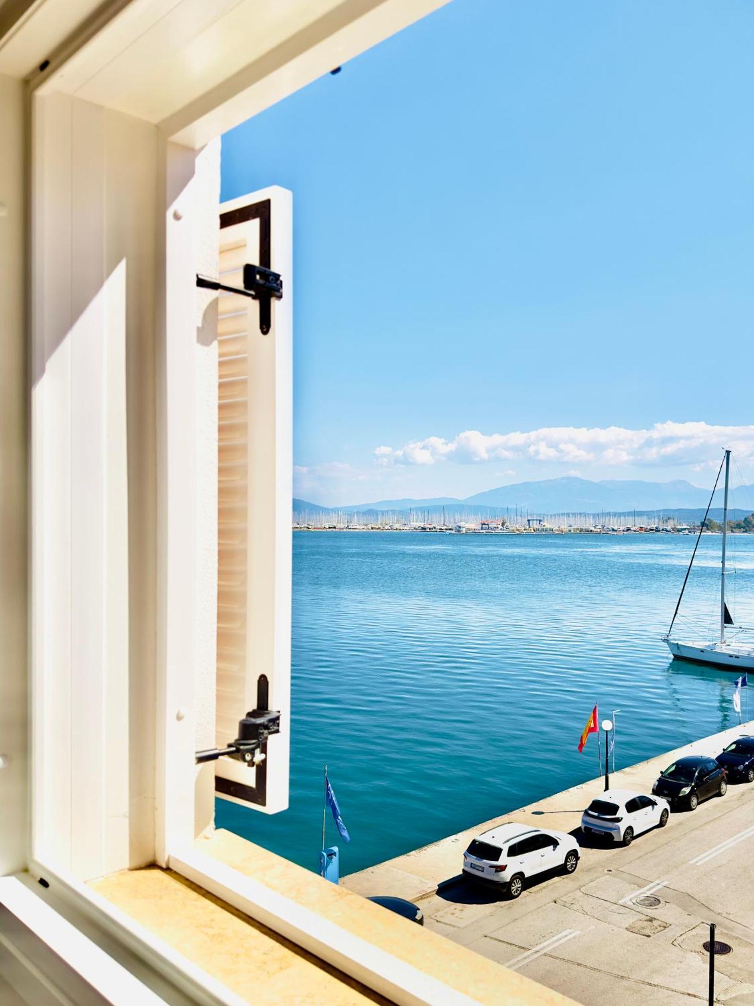 Bluish 3b Apartment